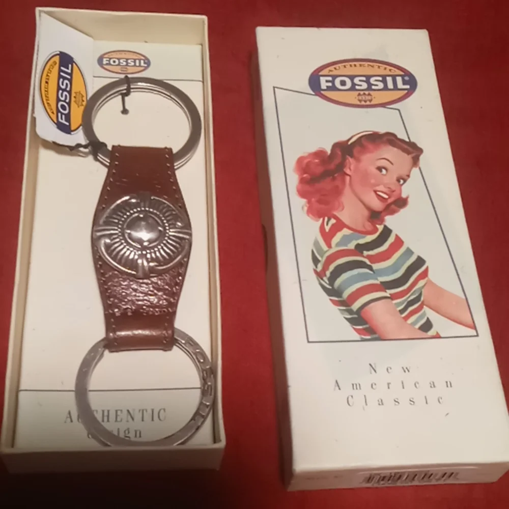 Fossil genuine leather snap key chain.